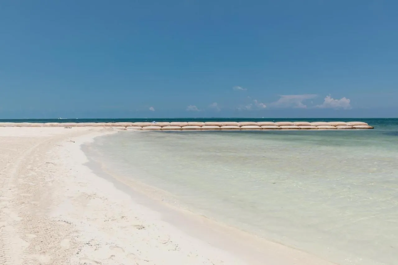 Rooftop Pool- Family Apartment- Ocean View -Close Cancún Mexiko