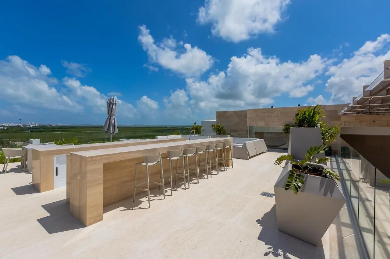 Rooftop Pool- Family Apartment- Ocean View -Close Cancun Apartment