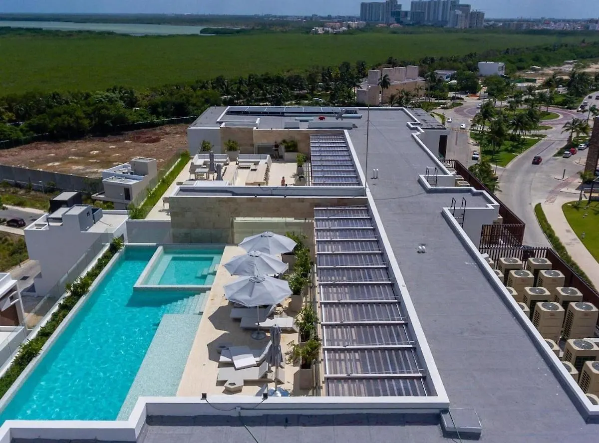 Rooftop Pool- Family Apartment- Ocean View -Close Cancun Apartment