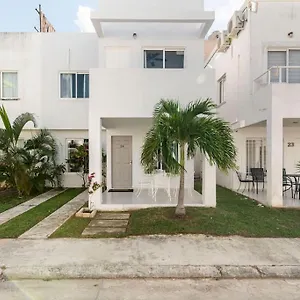 Apartment Micro Perfect For Backpackers, Couples, 3 Min Drive To Playa El Nino, Cancun