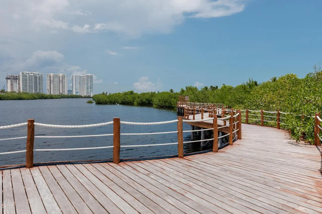 Rooftop Pool- Family Apartment- Ocean View -Close Cancún