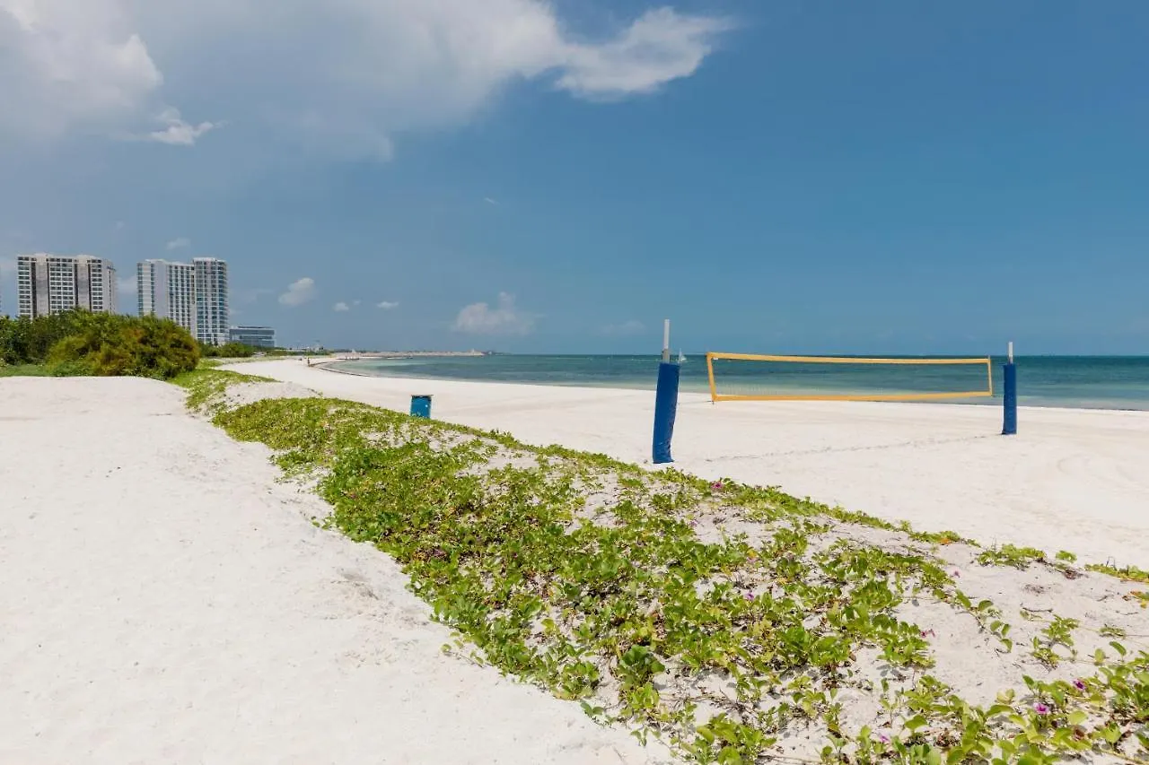Rooftop Pool- Family Apartment- Ocean View -Close Cancún 0*,  Meksyk
